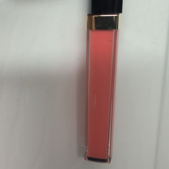 CHANEL Gloss with Black Cap and Gold Detail - Picture 2 of 8